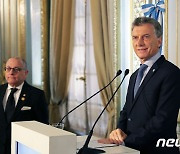 아르헨 전 대통령, 잠수함 사고 유족 불법 사찰 혐의로 기소