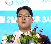 KT 강백호, 스포츠서울 주최 '프로야구 올해의 선수' 수상