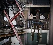 아파트 8층 '창틀 교체' 작업자 2명 사망..또 안전 불감증