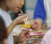 학교 급식·돌봄 비정규직, 오늘 2차 총파업.."급식 차질 우려"