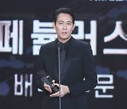 [2021 AAA] 3관왕 '올해의 배우' 이정재 대상 "'오징어게임' 성공 기적"