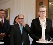 스웨덴 첫 여성 총리, 첫 성전환자 장관 임명