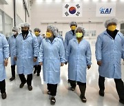심상정 정의당 대선 후보, KAI 찾아 "한국 우주항공 위업에 벅찬 감동"