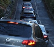 [포토]드라이브스루 검사소, 코로나19 검사 기다리는 차량들