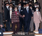 [포토] '소비자의 날' 기념식 참가하는 김부겸 총리