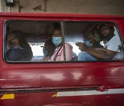남아공 "오미크론, 재감염 위험 3배"