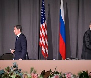 우크라이나 위기 속 만난 미·러 외교 "조만간 바이든-푸틴 직접 대화"