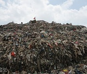 "한국처럼 골프장 짓자" 인니, 동남아 최대 쓰레기산 처리 논쟁