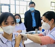 베트남, 화이자 백신 맞은 청소년 120명 집단 부작용