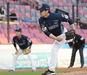 Doosan Bears sign veteran pitchers Lim Chang-min and Kim Ji-yong