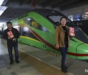 라오스 수도-중국 쿤밍 잇는 1000km 철도 개통..중국에 7조원 '빚'