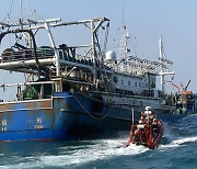 여수 해상 침수 중국 어선 승선원 22명 모두 구조