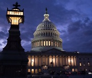 美 연방정부 셧다운 위기는 넘겼다..상원서 임시지출 법안 통과