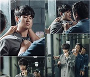 '어느 날' 김수현, 잘생긴 얼굴에 양치칼 위협까지? 고달픈 교도소 입성기