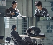 김수현·차승원, 상반된 온도차 교도소 첫 접견 ('어느날')