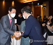오세훈 시장, '2021 서울사회복지사의 밤' 참석