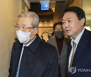 [속보] 윤석열 "김종인, 대선까지 선거대책기구 총괄"