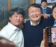 '김종인 합류' 尹 손잡은 이준석..파국의 벼랑서 극적봉합