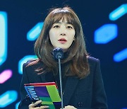 [포토]김이나, '떨리는 수상자 발표'