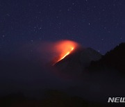 인도네시아 동자바 세메루 화산 분출..주민 수백명 긴급대피