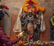 도둑맞은 네팔 신상, 美박물관 떠나 37년만에 귀향