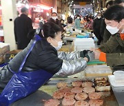 시장 상인들 만난 안철수