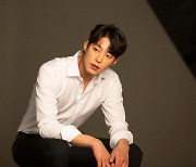 Model-turned-actor Song Won-seok is primed and ready for 2022