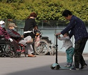 SCMP "중국 인구감소 올해 시작된다"