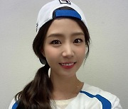 '류현진♥' 배지현, 유니폼으로 숨길 수 없는 미모..박기량 "여전히 아름다운 언니"