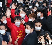 현근택 "윤석열, '상왕'과 '왕세자' 사이에 낀 처지..女황제까지 모셔"