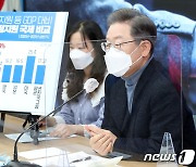 소상공인과 논의하는 이재명