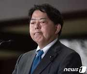 '취임 한달' 日외무상 "한국과 통화 안해"..독도방문에 냉각기류