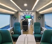 현대차, 전북 현대 모터스에 '움직이는 회의실' 유니버스 작전지휘차 전달
