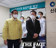 이재명, '오미크론 대응' 중인 인천의료원 격려 방문 [TF사진관]
