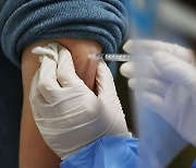 "부스터샷, 어떤 종류의 백신을 맞아도 감염 예방 효과 90% 달해" 英 연구결과 발표