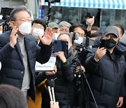 이재명 "비천한 집안" 발언에..野 "철 지난 감성팔이" 맹공