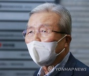 김종인 "80 먹은 사람이 '총괄'? 나이 중요치 않아, 국민 정서 변화 살펴야"