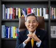 [GLOBAL FINANCE AWARDS] KB chairman joins ranks of global ESG leaders