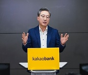 [GLOBAL FINANCE AWARDS] KakaoBank CEO embraces digital wave, innovates financial services