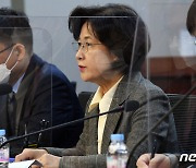 "군대 안가는 여자는 4분의3만 권리"..추미애, 함익병 비난