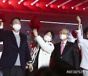 윤석열 '대선 승리 기원 퍼포먼스'