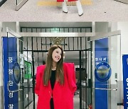 '주영훈♥' 이윤미, 경찰서 앞에서 포착.. 무슨 일? "기다리는 동안"