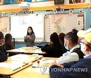한국어 수업 듣는 뉴욕 할렘가 고등학생들