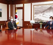 박병석 의장 "대선 직후 개헌 논의 틀 마련해야"