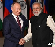 모디, 인도 찾아온 푸틴과 만나 군사·경제협력 합의