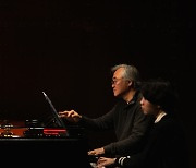'건반 위의 구도자' 백건우, 젊은 피아니스트 3명과 함께 파리 공연