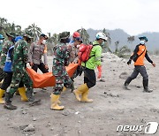 인니 자바섬 화산 폭발 피해 눈덩이..사망 22명·실종 27명