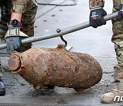마포 고물상서 군용 '45kg 항공탄' 발견..교통통제 해제