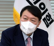 英 이코노미스트 "윤석열이 내년 대선 승리..부진한 백신 보급 탓"
