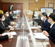 '국제행사 유치 밑거름'..한·중·일 협력사무국 전북 방문
